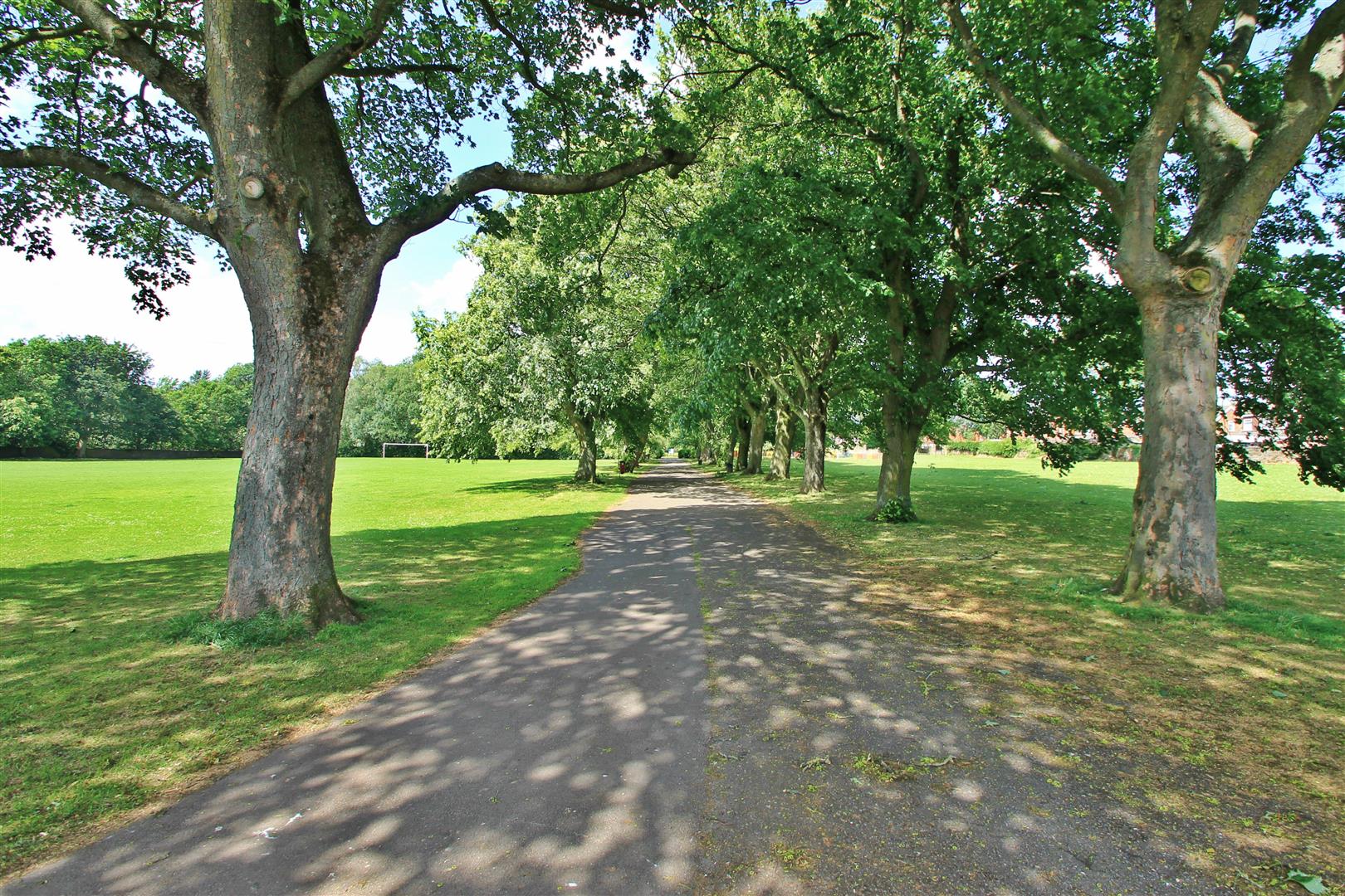 » Park Road, Yeadon, LS19 7EX